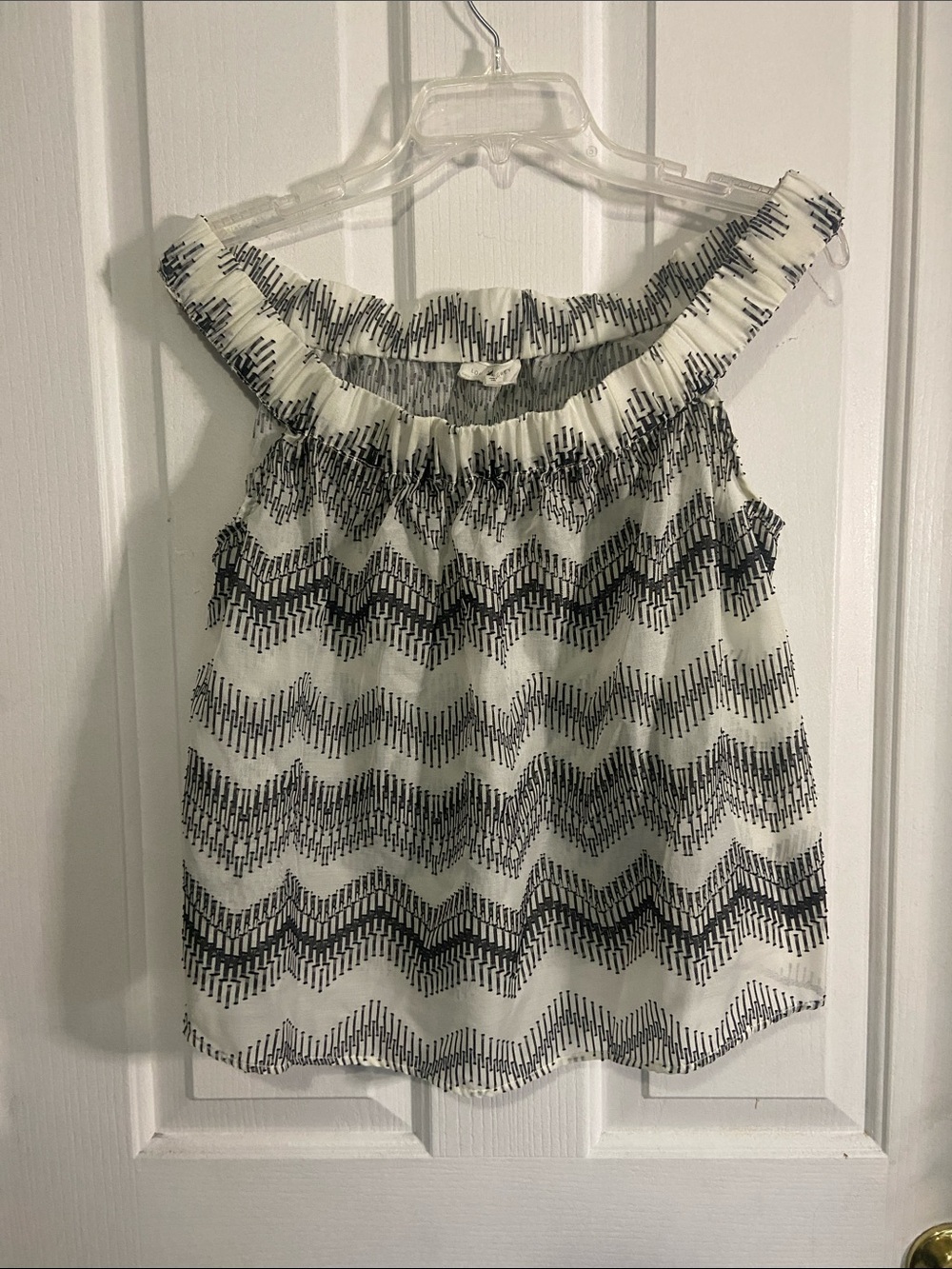Lou & Grey White Sleeveless Chevron-Print Off-Shoulder Top